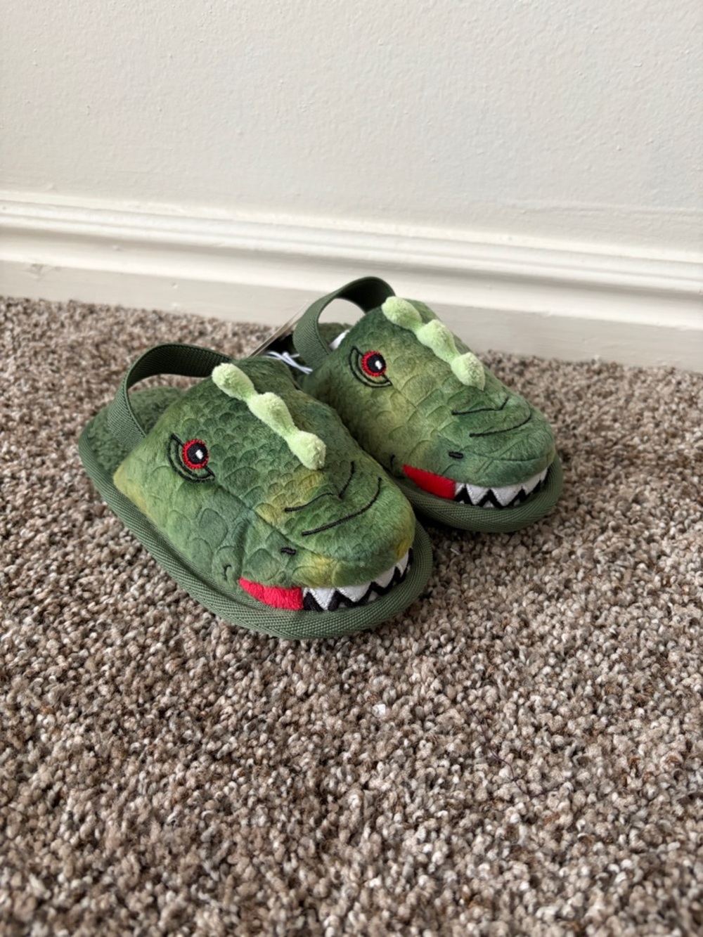 Cat & Jack Green Crocodile Plush Slip-On Slippers